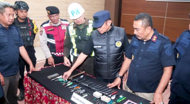 Razia Gabungan di Lapas Kediri, Senjata Tajam Rakitan Ditemukan
