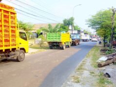 Solar Langka, Antrian Truk di SPBU Kepohbaru Bojonegoro Mengular 1 Kilometer