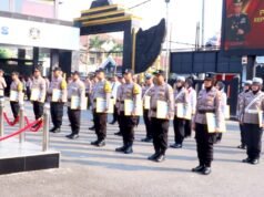 Kinerja Cemerlang, Kapolres Lamongan Beri Penghargaan untuk Anggota Terbaik