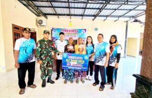 Babinsa Angga Turun Langsung Awasi Penyaluran BLT di Kedungkumpul Sukorame Lamongan