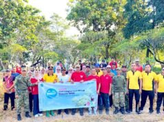 TNI Lamongan dan Warga Bluluk Bersihkan TPU, Semangat Gotong Royong Kembali Menggelora