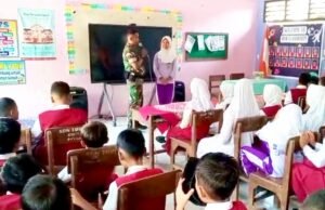 Babinsa Turi Lamongan Tanamkan Jiwa Nasionalisme Sejak Dini
