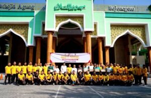 Sambut Hari Bhayangkara ke-80, Polres Bojonegoro Bersihkan Masjid, Gereja dan Klenteng