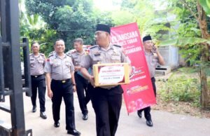 Hari Bhayangkara ke-80, Polres Tuban Sambangi Purnawirawan dan Anggota Sakit
