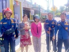 Kunci Terjatuh ke Gorong-gorong, Respon Cepat Damkarmat Kedungadem Bojonegoro Bantu Warga