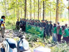 TNI dan Warga Kompak Bersihkan Desa Mendogo Lamongan, Lingkungan Jadi Lebih Sehat