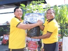 Bukan Kue atau Karangan Bunga, Polres Lamongan Dihadiahi 126 Pohon