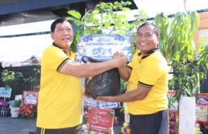 Bukan Kue atau Karangan Bunga, Polres Lamongan Dihadiahi 126 Pohon