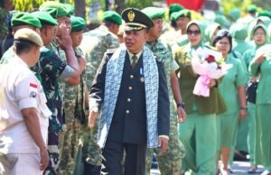 Haru, Kodim Lamongan Lepas Dua Danramil Purna Tugas dengan Tradisi Pedang Pora