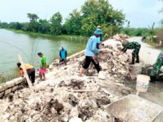 Gotong Royong Bangun TPT, Akses Utama Desa Palangan Lamongan Kini Lebih Aman
