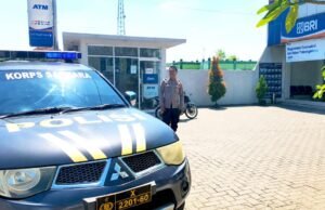 Patroli Siang Polsek Sugihwaras Bojonegoro Sasar Bank, SPBU hingga Pasar
