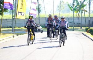 Pangdivif 2 Kostrad Lepas Ratusan Peserta Fun Bike HUT ke-60 Brigif 18