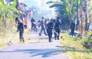 TNI dan Warga Kompak Bersihkan Desa Lawak Lamongan, Lingkungan Kini Makin Asri