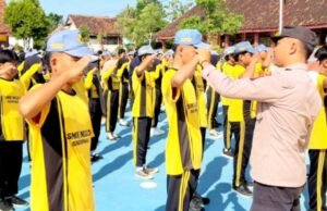 Pelajar SMKN 1 Sugihwaras Bojonegoro Dapat Pelatihan PBB dari Polisi dan TNI, Begini Pesannya