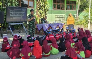 Yonif YTP 885 Tanamkan Jiwa Nasionalisme kepada Siswa SDN 2 Dander Bojonegoro