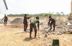 Semangat Gotong Royong Membara, Satgas TMMD 129 Bojonegoro dan Warga Bangun Rest Area Kesongo