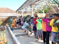 TMMD 129 Bojonegoro Bedah Rumah Samijan, TNI dan Warga Gotong Royong Tanpa Lelah