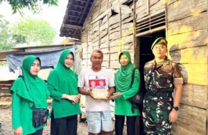 Persit Yonif TP 885 Belibis Putih Bagikan Telur Gratis Untuk Warga Bojonegoro