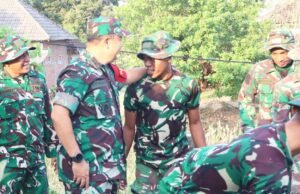Dansatgas TMMD 129 Bojonegoro Suntik Semangat Prajurit di Tengah Terik Matahari