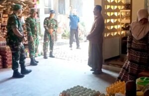 Dansatgas TMMD 129 Borong Telur Asin UMKM Kesongo, Dukung Ketahanan Pangan