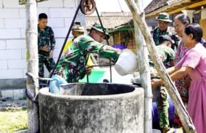 Krisis Air di Kesongo, Satgas TMMD 129 Bojonegoro Salurkan 11 Ribu Liter Air Bersih