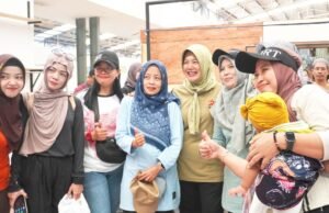 Blusukan ke Pasar Wisata Bojonegoro, Wabup Nurul Borong Dagangan dan Serap Aspirasi Pedagang
