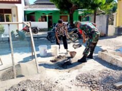 Babinsa Tlemang Lamongan Percantik SDN 2, Aksi Sertu Muin Tuai Apresiasi