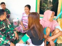 Aksi Humanis TMMD 129 Bojonegoro, Prajurit TNI Datangi Rumah Warga Beri Layanan Kesehatan