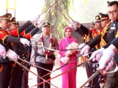 Pedang Pora Sambut Kapolres Baru Lamongan, AKBP Adityawarman Resmi Pimpin Polres