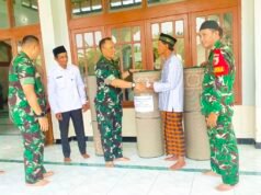 TMMD 129 Bojonegoro: Brigjen TNI M. Herry Subagyo Bantu Karpet Masjid Nur Rohman