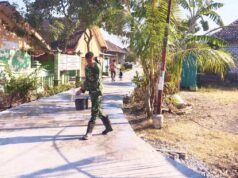 TMMD 129 Bojonegoro Rawat Jalan Cor, Ini Alasan Satgas Rutin Menyiram Beton