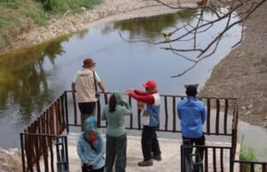 Kedung Lantung Bojonegoro, Sungai Berpelangi dari Rembesan Minyak Bumi