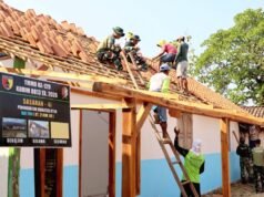 Keringat di Bawah Terik, TMMD Bojonegoro Wujudkan Rumah Layak Ibu Tini