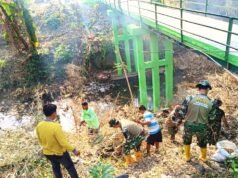 Bukan Cuma Membangun, TMMD Bojonegoro Rawat Jembatan Warga
