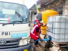 Warga Deru dan Kayulemah Lega, Bantuan Air Bersih PMI Bojonegoro Datang