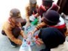 Tukar Sampah Dapat Hadiah, Aksi Unik KKN STIT Bojonegoro Bikin Siswa Antusias