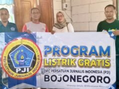 Kado HUT ke-81 RI, PJI Bojonegoro Pasang Listrik Gratis untuk Warga