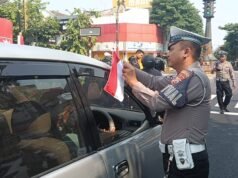 Polres Madiun Kota Bagikan Bendera Merah Putih, Kobarkan Semangat Nasionalisme Sambut HUT ke-81 RI