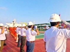 Merah Putih Berkibar di Tengah Laut Jawa, Satpolairud Lamongan Gelar Upacara HUT ke-81 RI