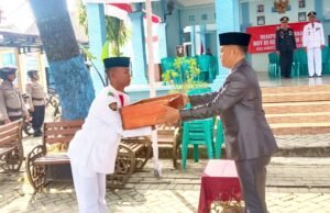 Bendera Merah Putih Dikawal Paskibraka Menuju Lapangan Ngaglik Kedungadem Bojonegoro