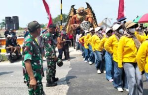 8.000 Warga Meriahkan Karnaval HUT RI di Sungelebak Lamongan