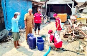 Kemarau Panjang, PMI Bojonegoro Kirim 10.000 Liter Air ke Ngorogunung