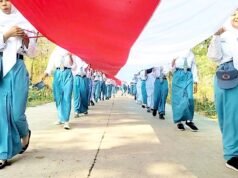 Bendera 81 Meter Diarak di Kampung Samin Margomulyo Bojonegoro