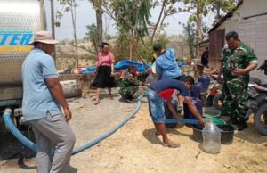 Krisis Air Melanda, Kodim Bojonegoro Kirim 6.000 Liter ke Kedungsari